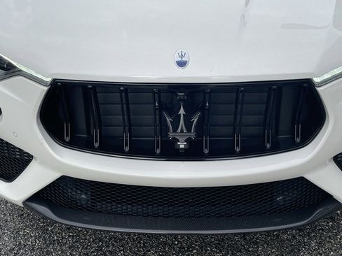 Used 2022 Maserati Levante Trofeo image 11