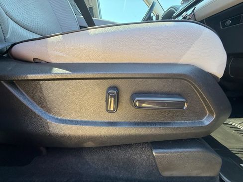 Used 2025 Honda Pilot Elite image 46