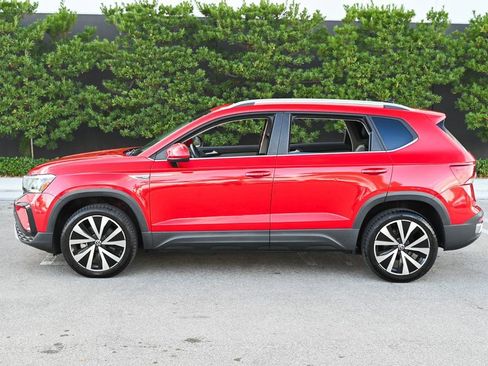 Used 2022 Volkswagen Taos SE w/ Panoramic Sunroof Package image 7