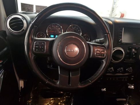 Used 2018 Jeep Wrangler Unlimited Sahara w/ Connectivity Group AWD/4WD image 16