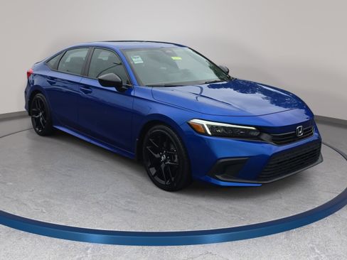 Used 2023 Honda Civic Sport image 3