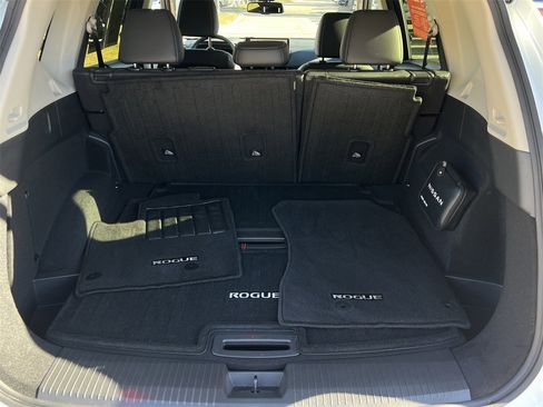 Certified 2025 Nissan Rogue SL w/ Tech Package image 26