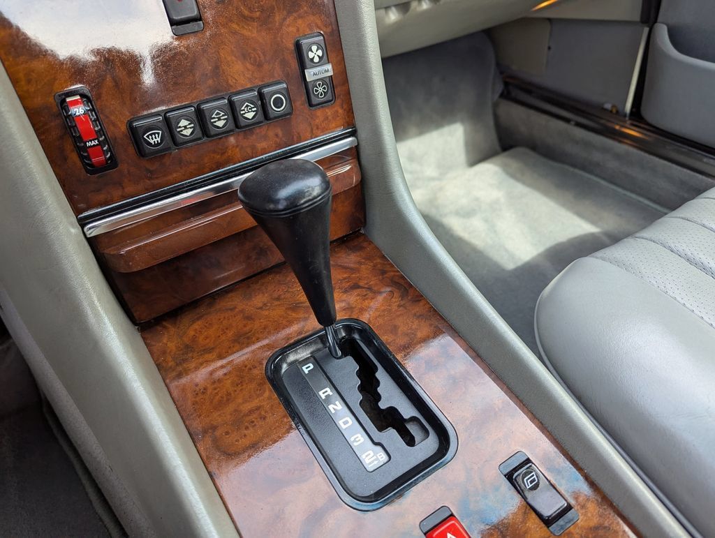 Used 1987 Mercedes-Benz 560 SL image 28