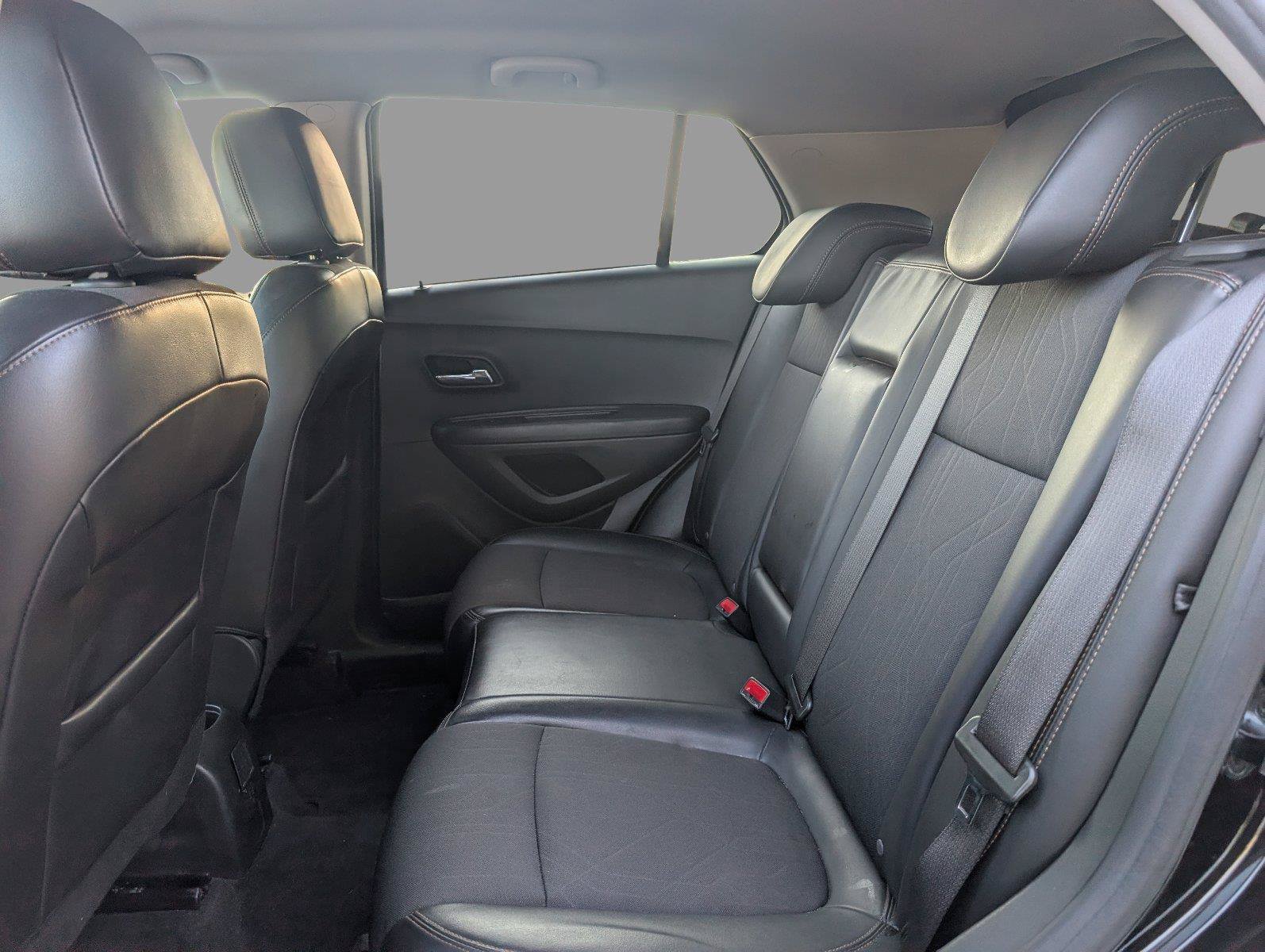Used 2022 Chevrolet Trax LT w/ LT Convenience Package FWD image 34