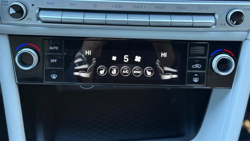 Used 2025 Genesis G70 2.5T AWD/4WD image 24