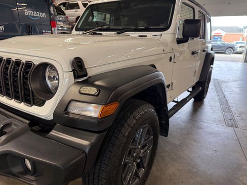 Used 2024 Jeep Wrangler Unlimited Sport AWD/4WD image 42