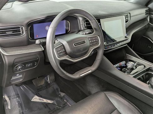 Used 2024 Jeep Wagoneer Series III w/ Premium Group I image 11