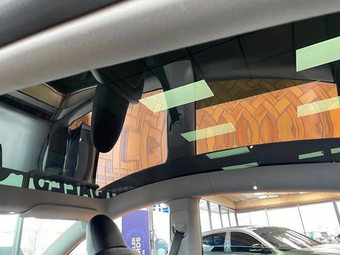 Used 2023 Tesla Model Y Long Range image 18