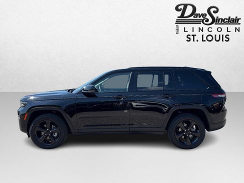 Used 2023 Jeep Grand Cherokee Limited w/ Black Appearance Package AWD/4WD image 6