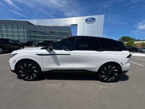 Used 2024 Lincoln Nautilus Reserve w/ Equipment Group 202A AWD/4WD image 8