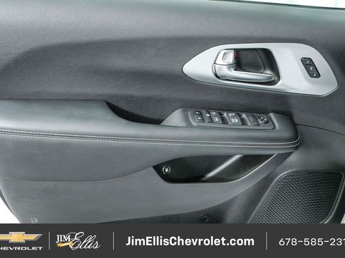 Used 2022 Chrysler Pacifica Touring-L w/ S Appearance Package FWD image 6