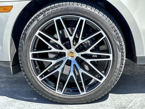 Certified 2025 Porsche Macan image 26
