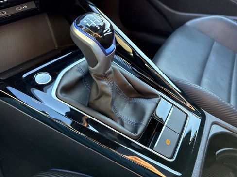 Certified 2023 Volkswagen Golf R image 15