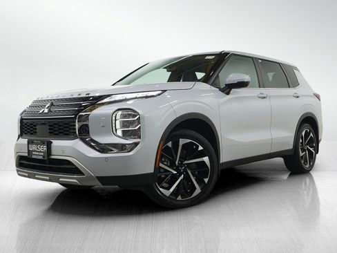Used 2023 Mitsubishi Outlander SE AWD/4WD image 1