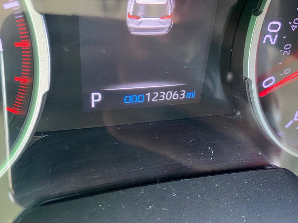Used 2020 Toyota RAV4 XLE Premium AWD/4WD image 5