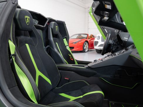Used 2021 Lamborghini Aventador SVJ AWD/4WD image 33