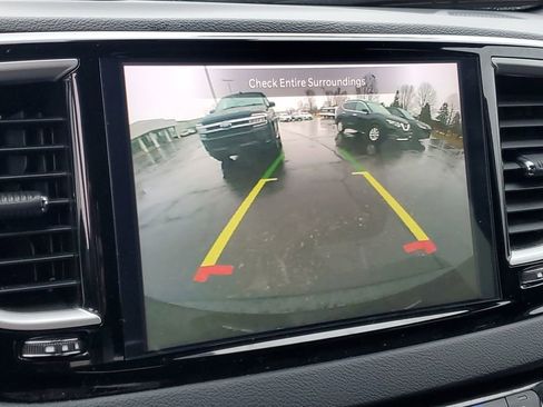 Used 2025 Chrysler Pacifica Select image 20