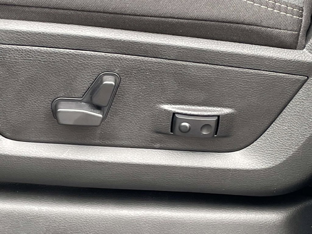 New 2026 RAM 3500 Big Horn AWD/4WD image 26