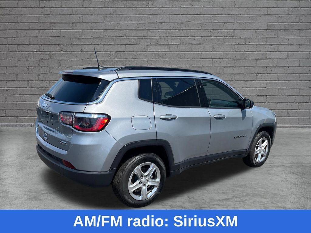 Used 2023 Jeep Compass Latitude w/ Convenience Group AWD/4WD image 5