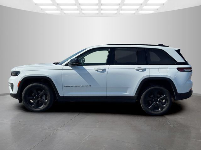 Certified 2024 Jeep Grand Cherokee Limited w/ Black Appearance Package AWD/4WD image 4