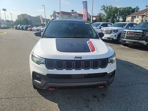 Used 2024 Jeep Compass Trailhawk AWD/4WD image 2