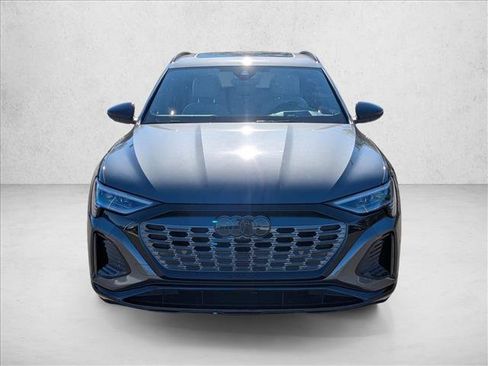 Certified 2024 Audi Q8 e-tron Prestige image 2