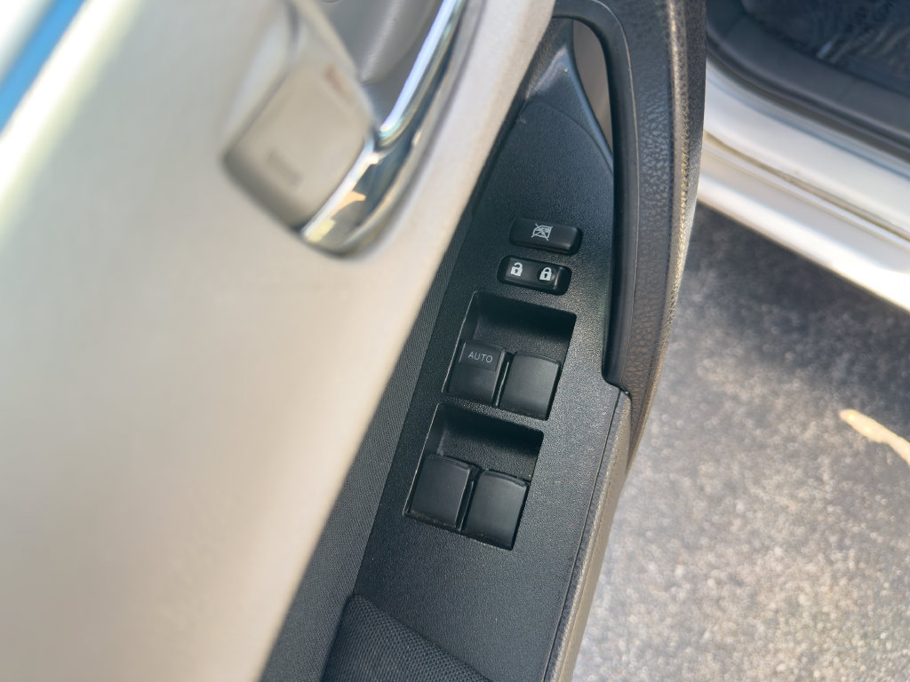 Used 2015 Toyota Corolla LE FWD image 19