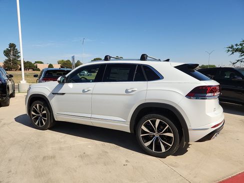 New 2026 Volkswagen Atlas Cross Sport SEL Premium R-Line AWD/4WD image 4