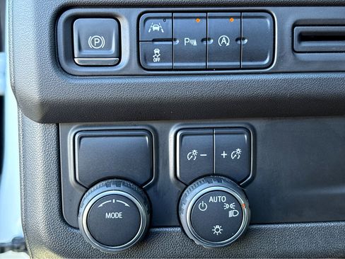 Used 2023 Chevrolet Suburban Premier image 10