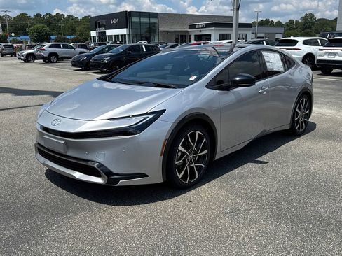 New 2025 Toyota Prius Plug-In Hybrid image 7