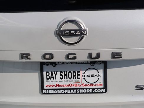Used 2024 Nissan Rogue SV w/ SV Premium Package image 30
