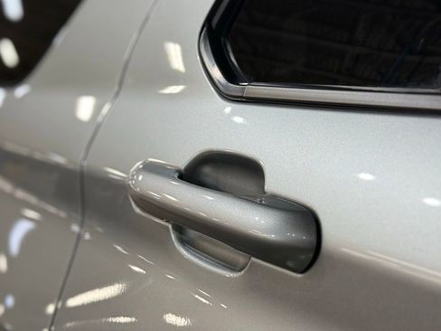 Used 2025 Ford Explorer Active w/ Active Comfort Package image 15