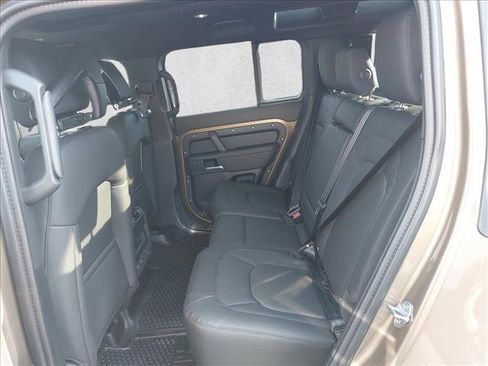 Used 2025 Land Rover Defender 110 S image 8