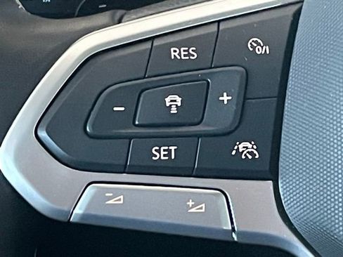 Used 2025 Volkswagen Atlas SE FWD image 9