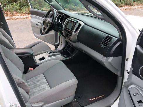 Used 2014 Toyota Tacoma 4x4 Double Cab w/ SR5 Package image 11