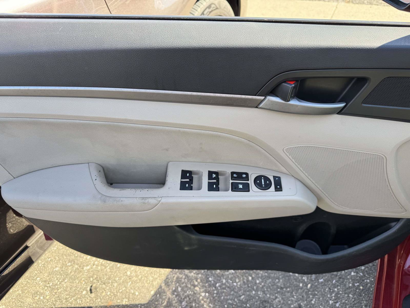 Used 2017 Hyundai Elantra Value Edition w/ Cargo Package FWD image 12