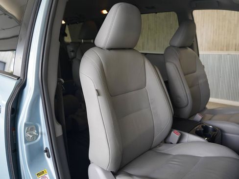Used 2015 Toyota Sienna XLE FWD image 30