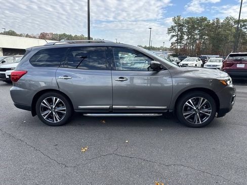 Used 2018 Nissan Pathfinder Platinum image 11