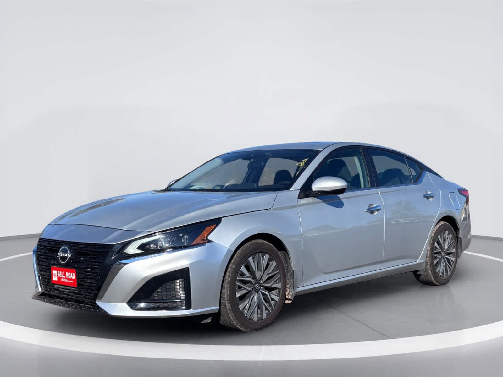 Used 2024 Nissan Altima 2.5 SV w/ SV Premium Package FWD image 2