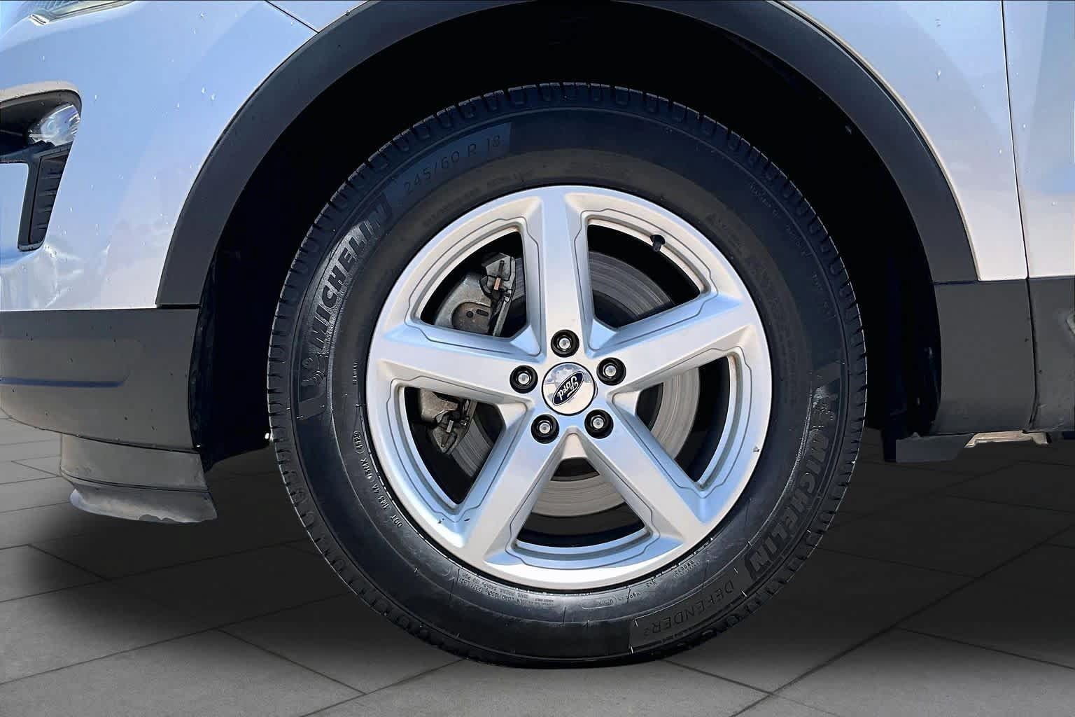 Used 2019 Ford Explorer XLT w/ Equipment Group 201A FWD image 11