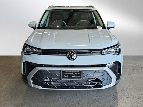 New 2025 Volkswagen Taos SE image 8