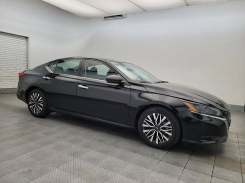Used 2024 Nissan Altima 2.5 SV image 11
