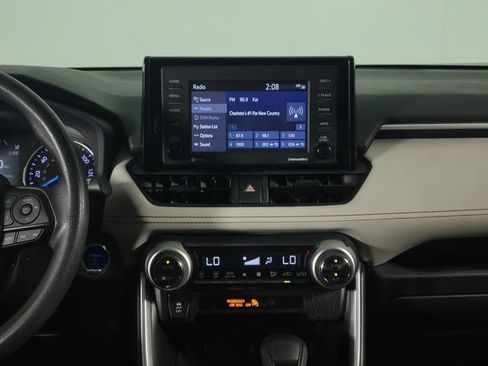 Used 2021 Toyota RAV4 XLE AWD/4WD image 25