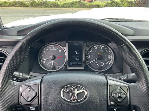 Used 2019 Toyota Tacoma TRD Sport image 41