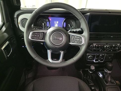 Used 2025 Jeep Wrangler Sahara 4xe w/ Safety Group image 15