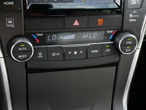Used 2015 Toyota Camry XSE w/ Moonroof Package FWD image 23