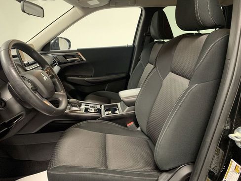 Used 2022 Mitsubishi Outlander ES AWD/4WD image 9