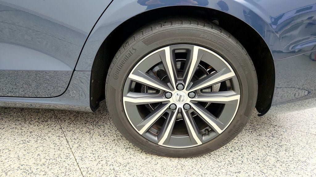 Used 2021 Volvo S60 T5 Momentum FWD image 9