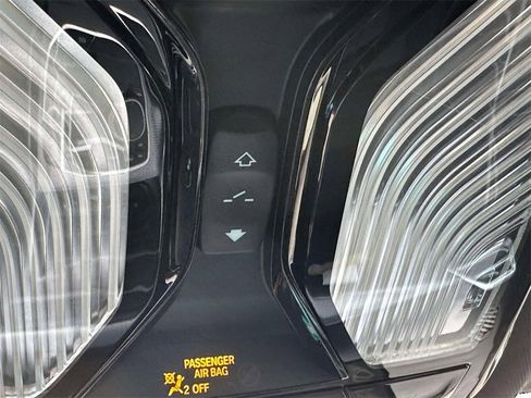 Certified 2025 BMW 330i xDrive Sedan w/ Convenience Package image 32