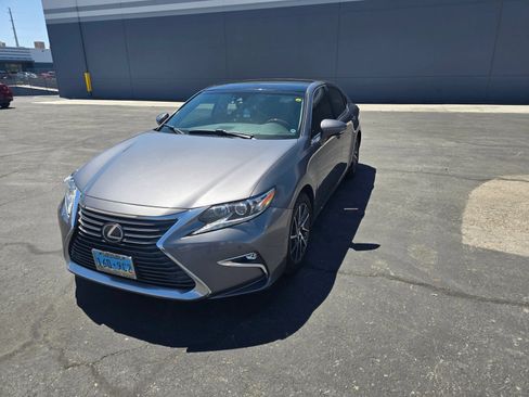 Used 2017 Lexus ES 350 w/ Navigation System Package FWD image 2